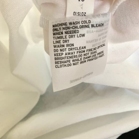 Uniqlo Mobile Suit GUNDAM 45th Anniversary UT Graphic T-Shirt in White - Picture 14 of 14